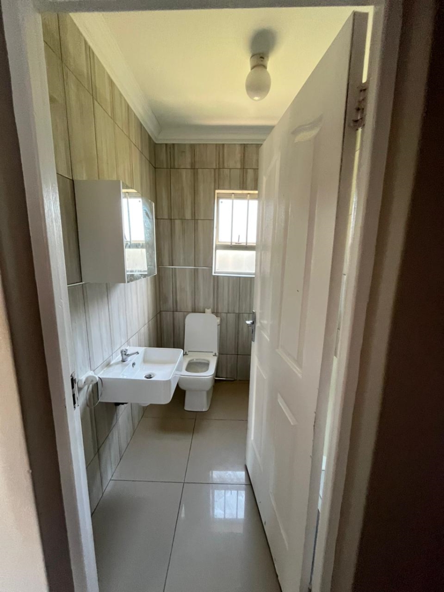 4 Bedroom Property for Sale in Abbotsford Eastern Cape